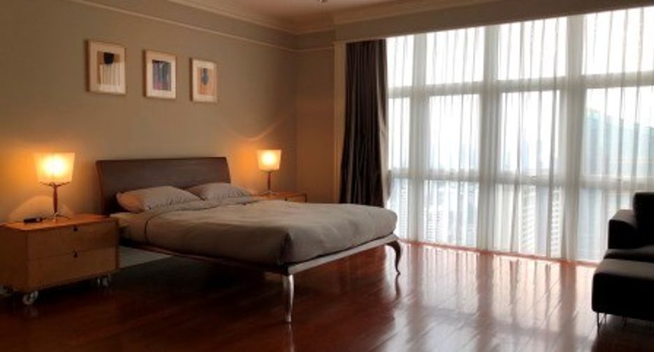 For sale 4 bedrooms condo in Khlong Toei, Bangkok