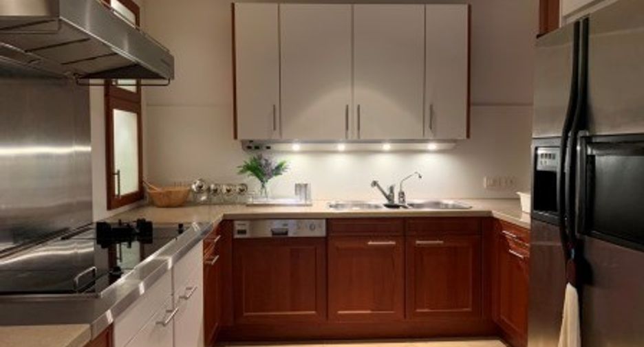 For sale 4 bedrooms condo in Khlong Toei, Bangkok