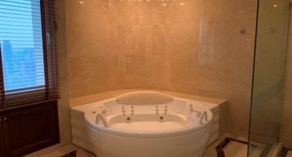 For sale 4 bedrooms condo in Khlong Toei, Bangkok