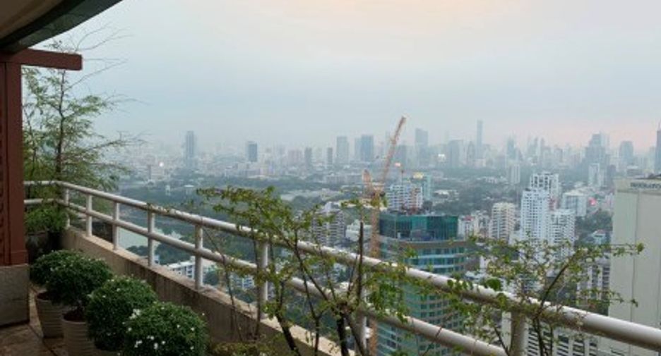 For sale 4 bedrooms condo in Khlong Toei, Bangkok