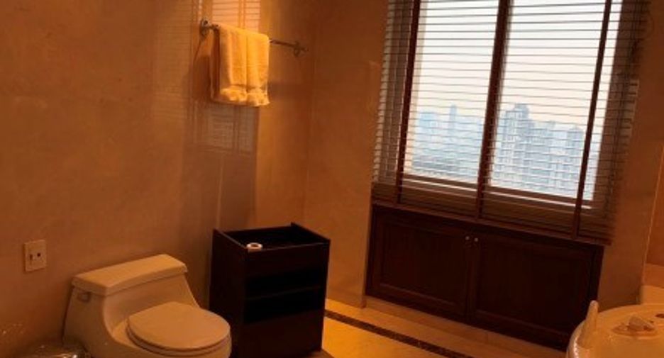 For sale 4 bedrooms condo in Khlong Toei, Bangkok