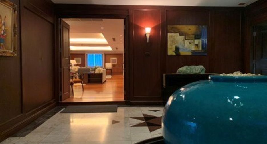 For sale 4 bedrooms condo in Khlong Toei, Bangkok