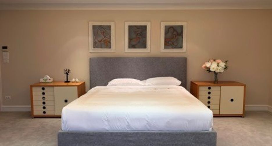 For sale 4 bedrooms condo in Khlong Toei, Bangkok