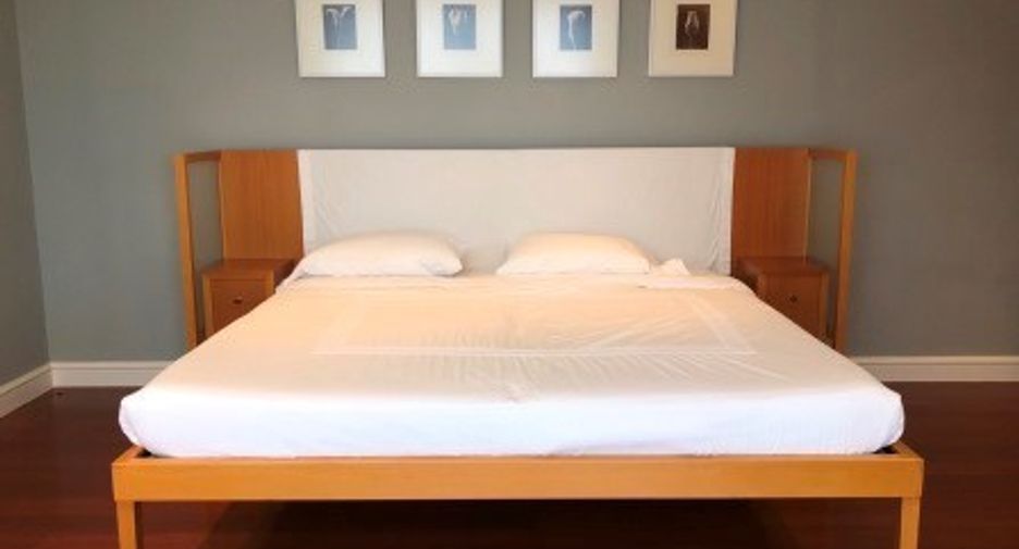 For sale 4 bedrooms condo in Khlong Toei, Bangkok