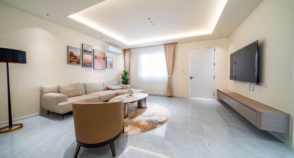 Casa en venta de 6 habitaciones en Bang Lamung, Chonburi