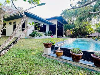 Casa en venta de 4 habitaciones en Bang Saray, Pattaya