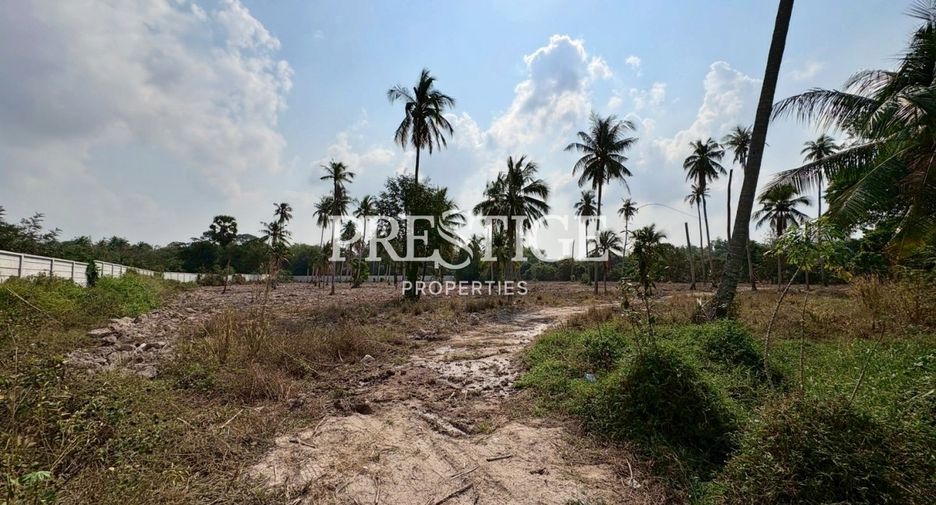 出售 土地 在 Bang Lamung, Chon Buri