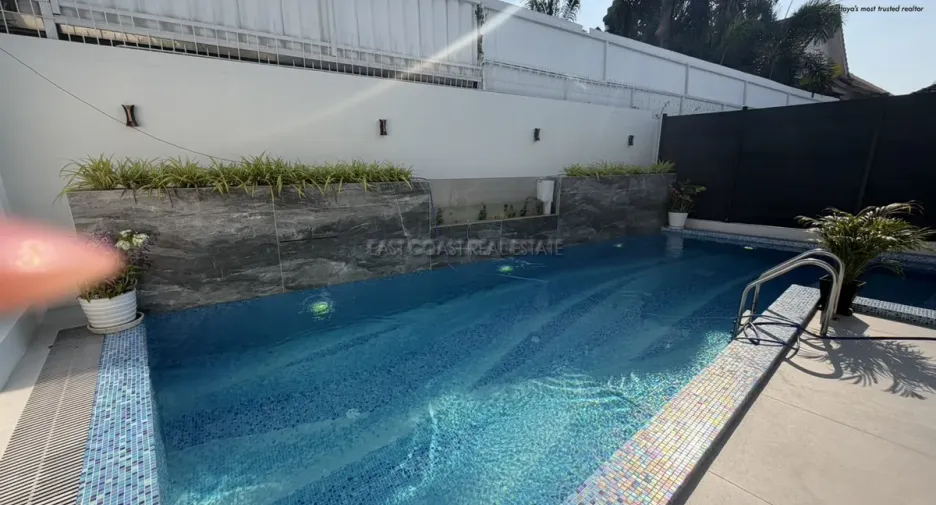 For sale 4 bedrooms house in Bang Lamung, Chonburi