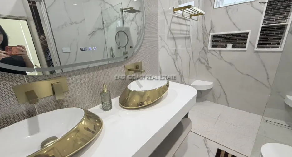 For sale 4 bedrooms house in Bang Lamung, Chonburi