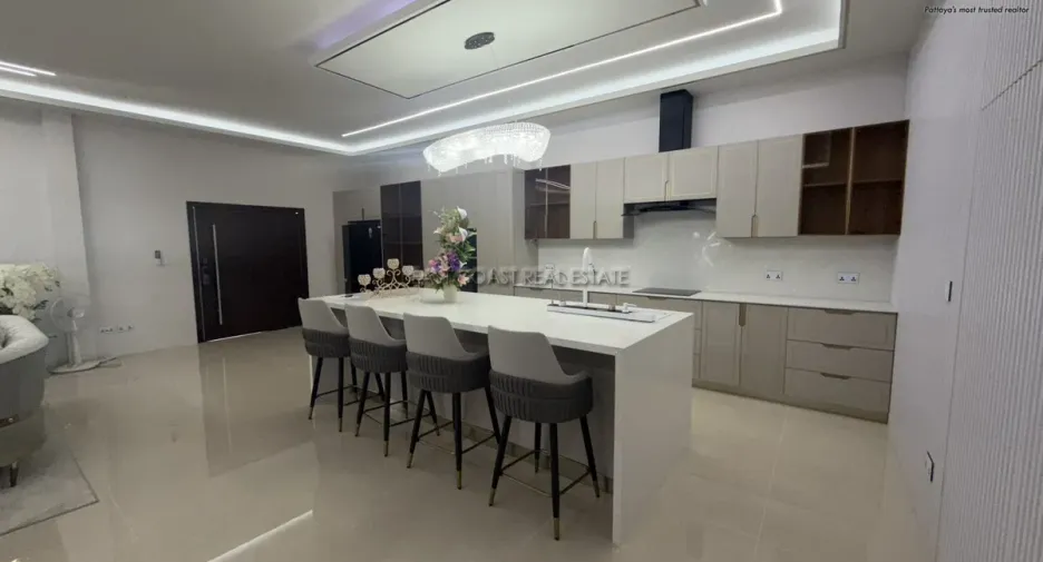 For sale 4 bedrooms house in Bang Lamung, Chonburi