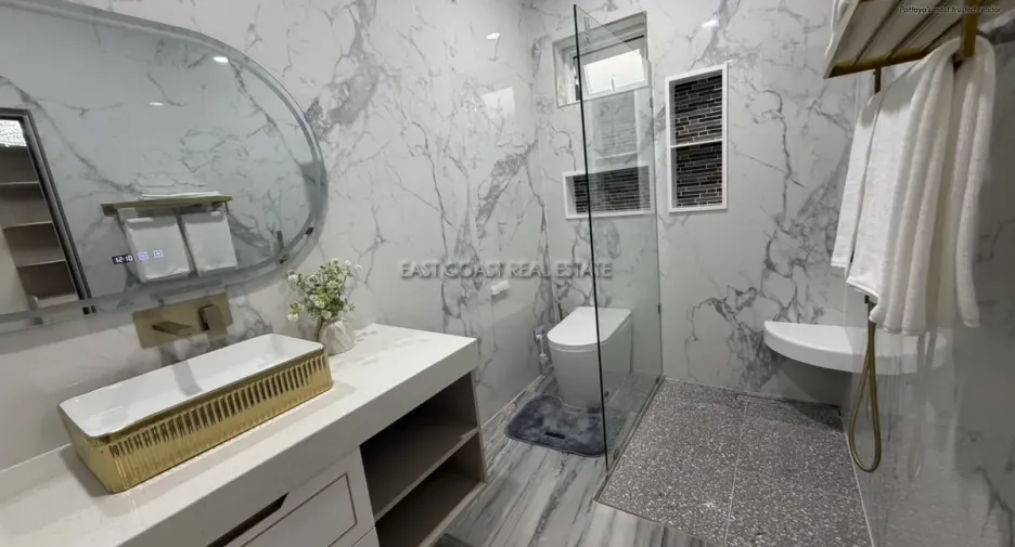For sale 4 bedrooms house in Bang Lamung, Chonburi