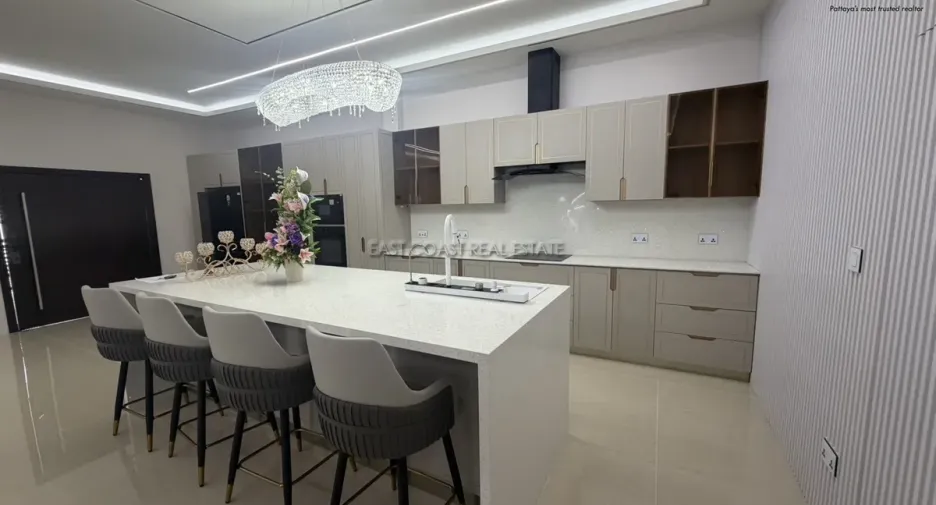 For sale 4 bedrooms house in Bang Lamung, Chonburi