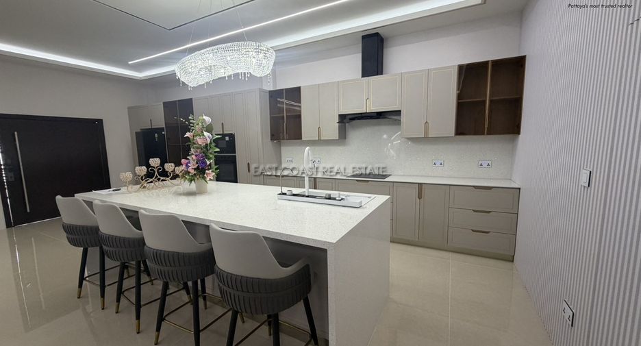 Casa en venta de 4 habitaciones en Bang Lamung, Chonburi
