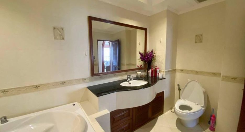 For sale 2 bedrooms condo in Pratumnak, Pattaya