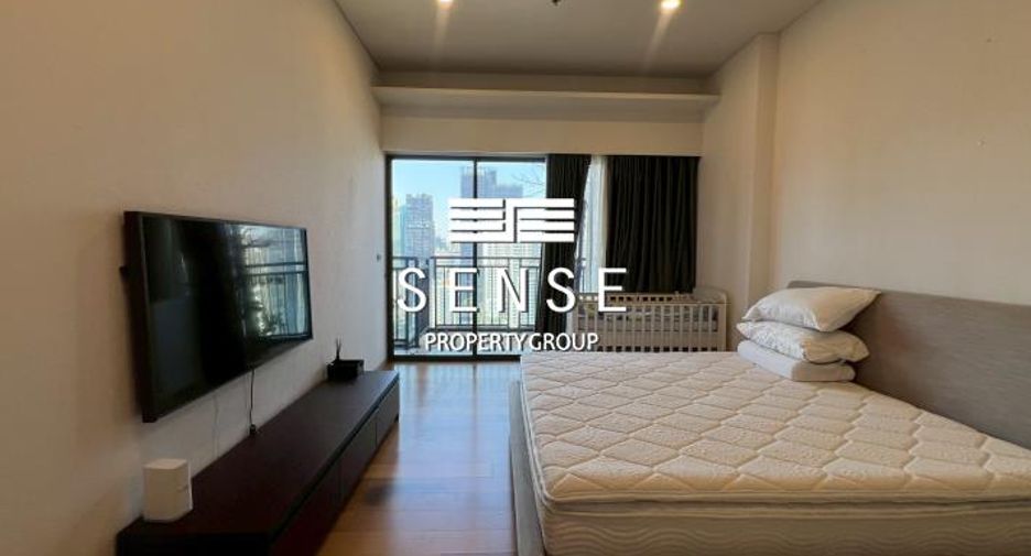 For rent 3 bedrooms condo in Watthana, Bangkok