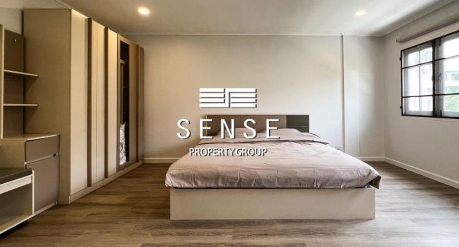 For rent 5 bedrooms townhouse in Watthana, Bangkok