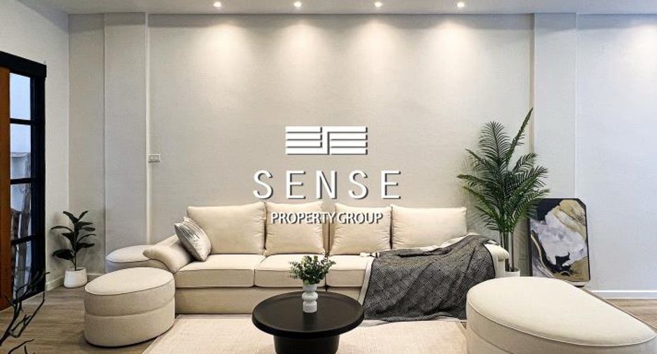 For rent 5 bedrooms townhouse in Watthana, Bangkok