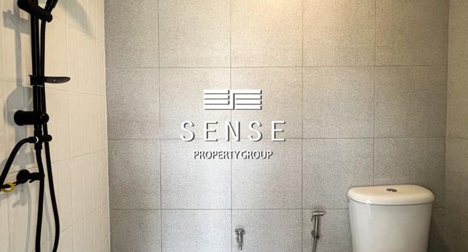 For rent 5 bedrooms townhouse in Watthana, Bangkok
