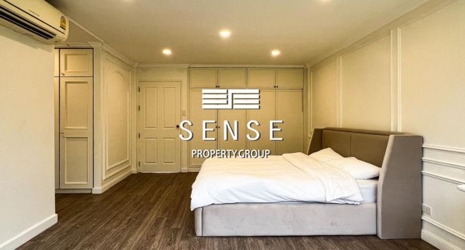 For rent 5 bedrooms townhouse in Watthana, Bangkok