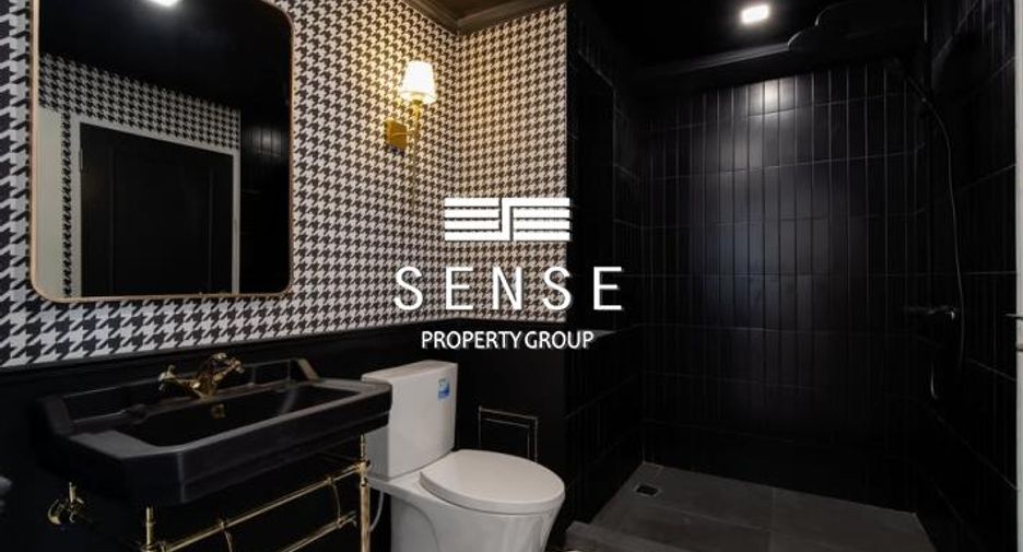 For sale 4 bedrooms condo in Watthana, Bangkok