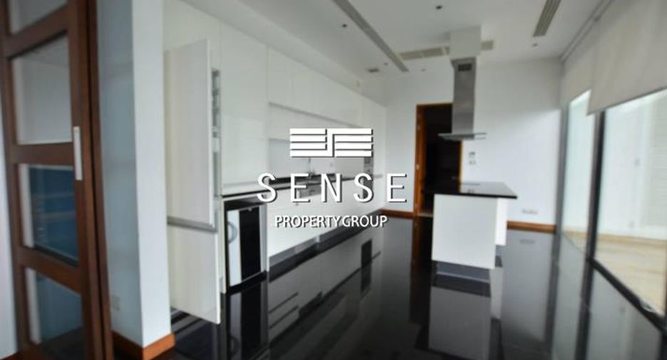 For sale 3 bedrooms condo in Watthana, Bangkok