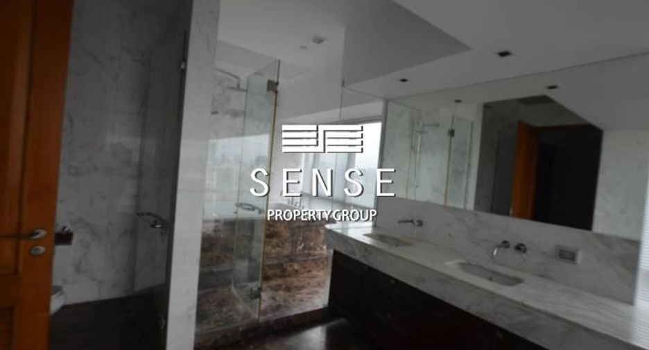 For sale 3 bedrooms condo in Watthana, Bangkok