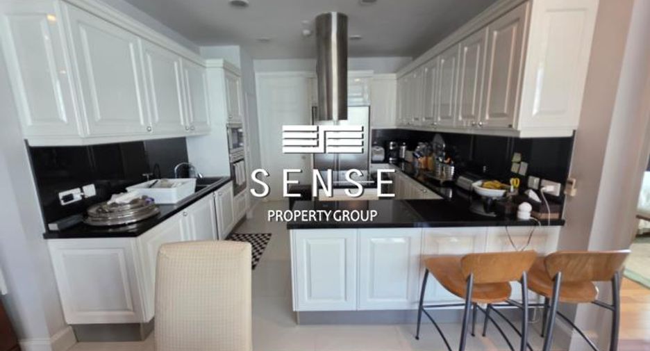 For sale 3 bedrooms condo in Watthana, Bangkok