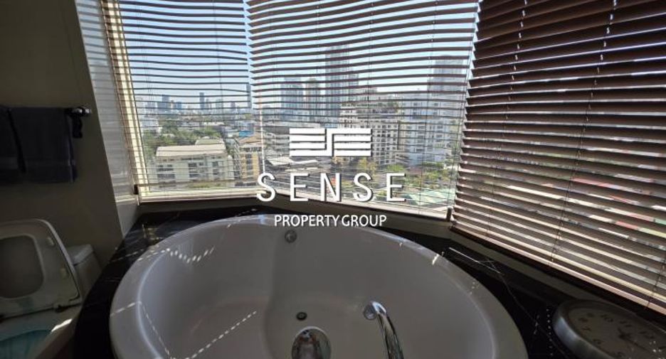 For sale 3 bedrooms condo in Watthana, Bangkok