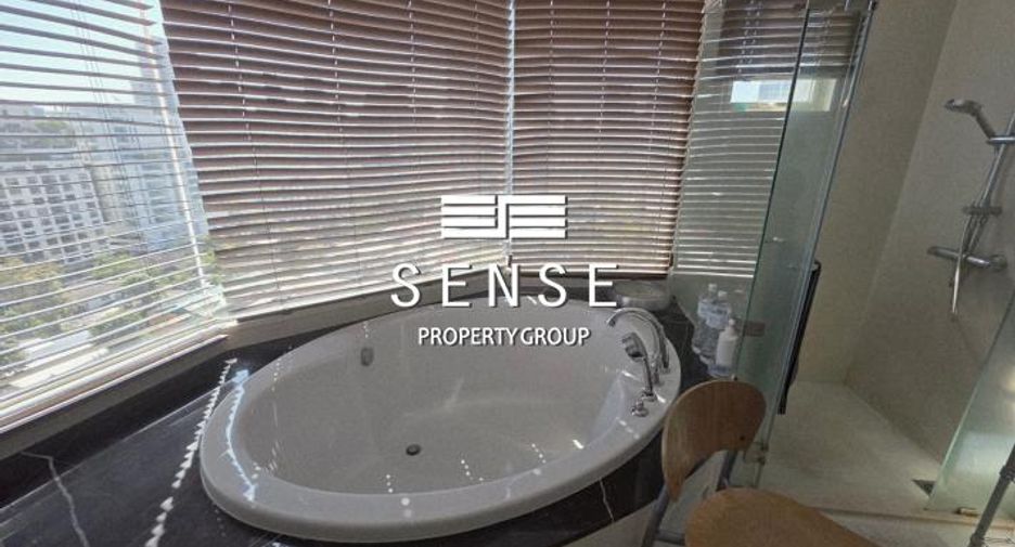 For sale 3 bedrooms condo in Watthana, Bangkok
