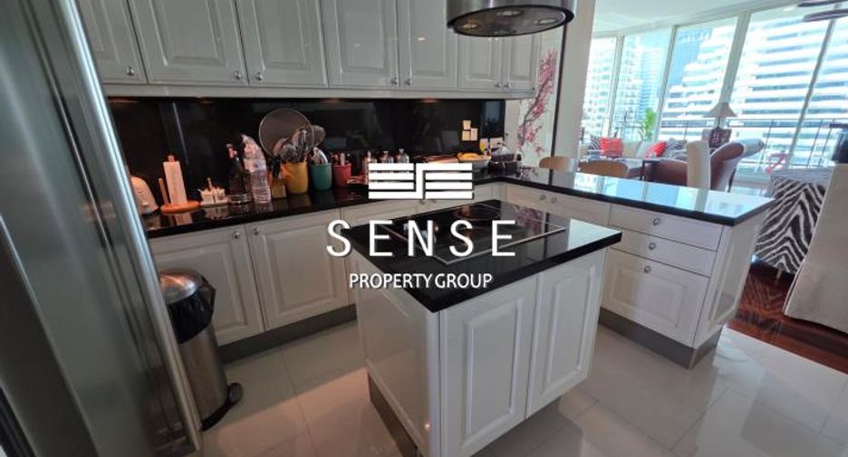 For sale 3 bedrooms condo in Watthana, Bangkok