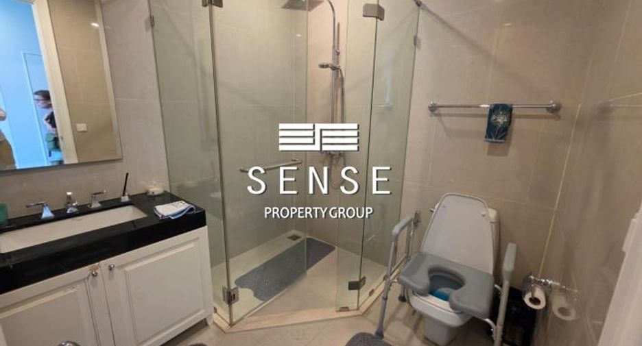 For sale 3 bedrooms condo in Watthana, Bangkok