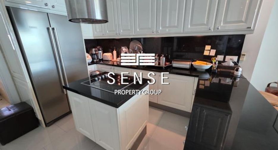 For sale 3 bedrooms condo in Watthana, Bangkok
