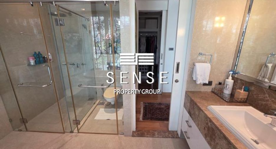 For sale 4 bedrooms condo in Khlong Toei, Bangkok