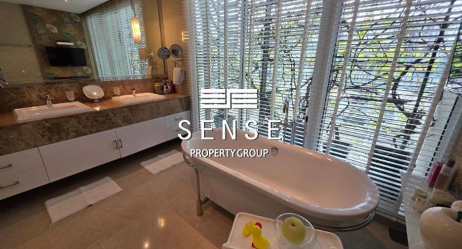 For sale 4 bedrooms condo in Khlong Toei, Bangkok