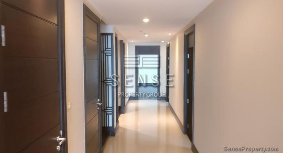 For rent 5 bedrooms condo in Sathon, Bangkok
