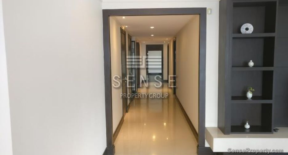 For rent 5 bedrooms condo in Sathon, Bangkok