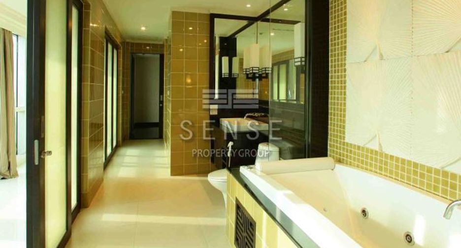 For rent 5 bedrooms condo in Sathon, Bangkok