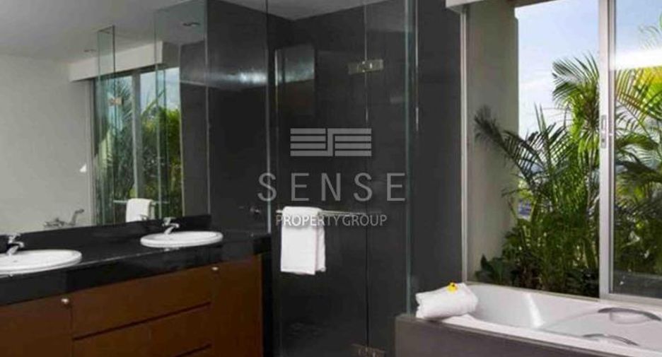 For rent 4 bedrooms condo in Sathon, Bangkok