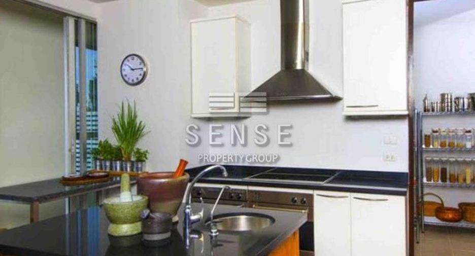 For rent 4 bedrooms condo in Sathon, Bangkok