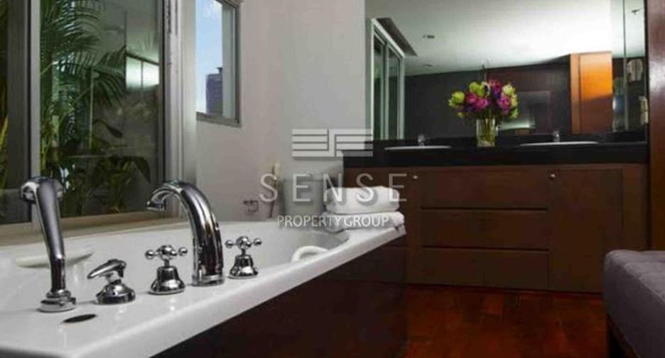 For rent 4 bedrooms condo in Sathon, Bangkok