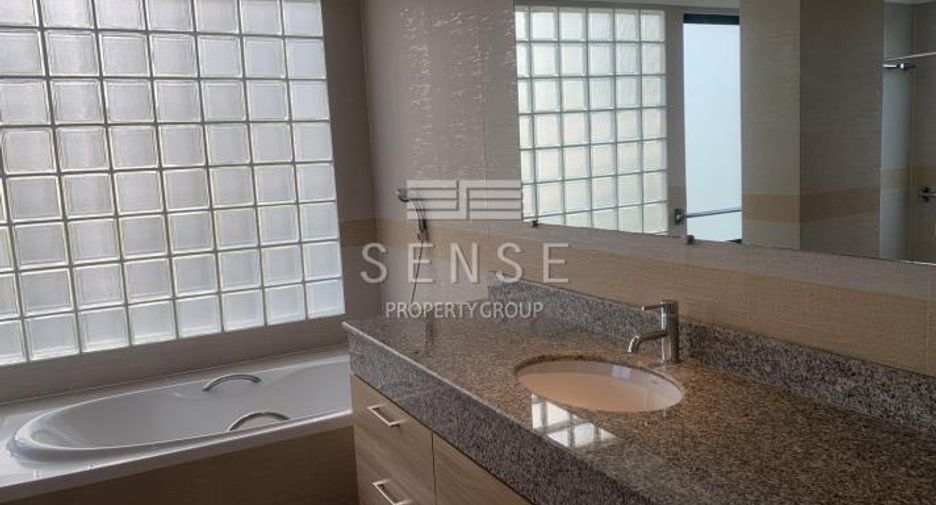 For rent 3 bedrooms condo in Sathon, Bangkok
