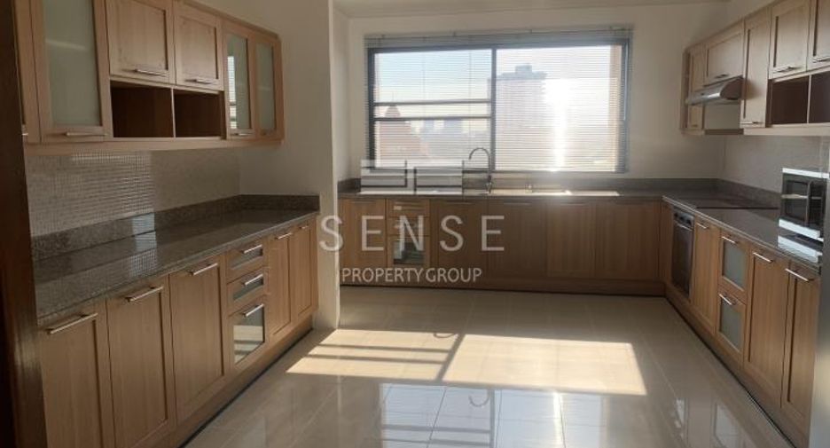For rent 3 bedrooms condo in Sathon, Bangkok