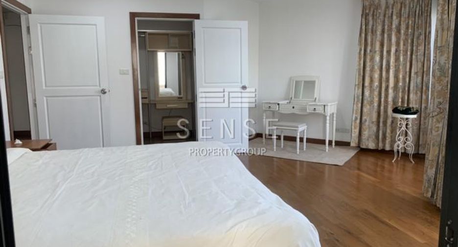 For rent 3 bedrooms condo in Sathon, Bangkok