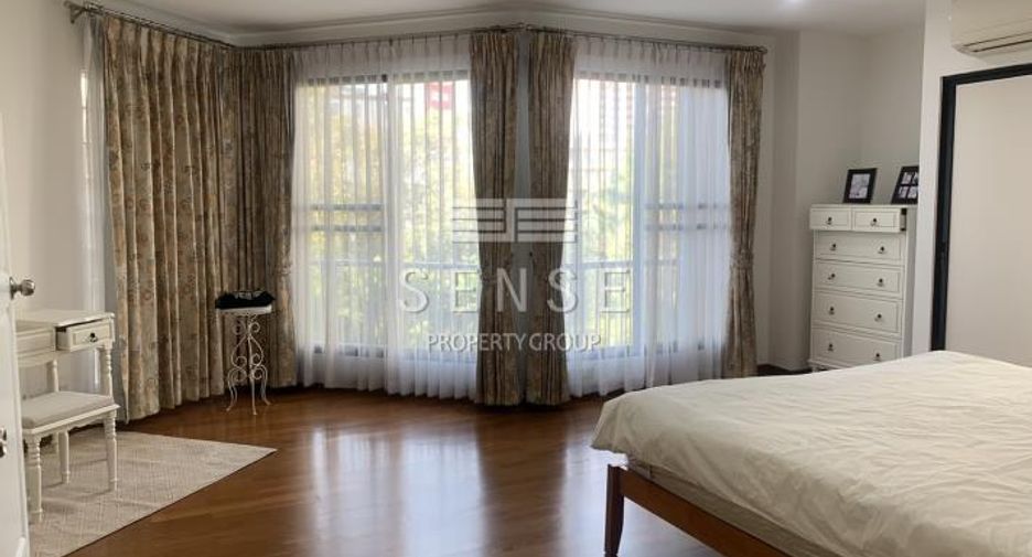 For rent 3 bedrooms condo in Sathon, Bangkok