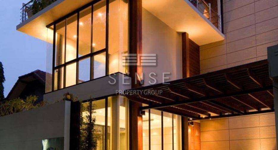 For rent 4 bedrooms house in Khlong Toei, Bangkok
