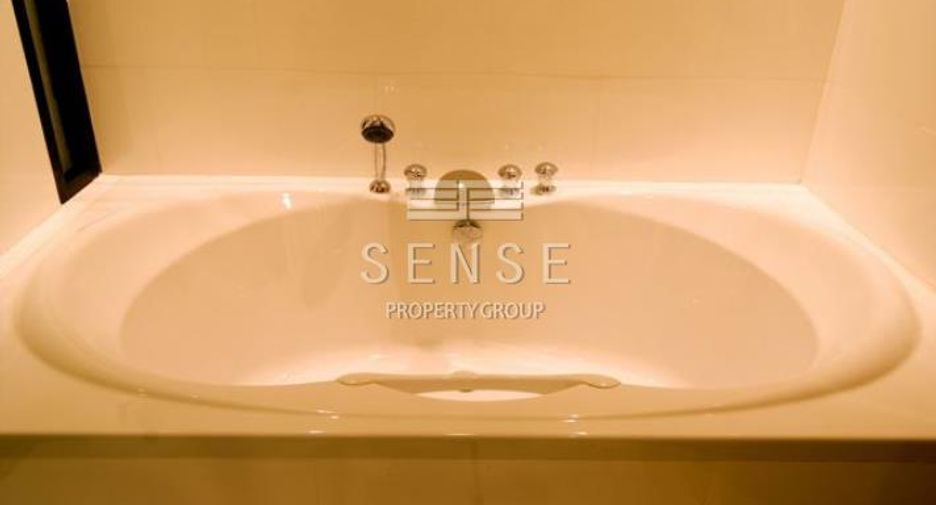 For rent 4 bedrooms house in Khlong Toei, Bangkok