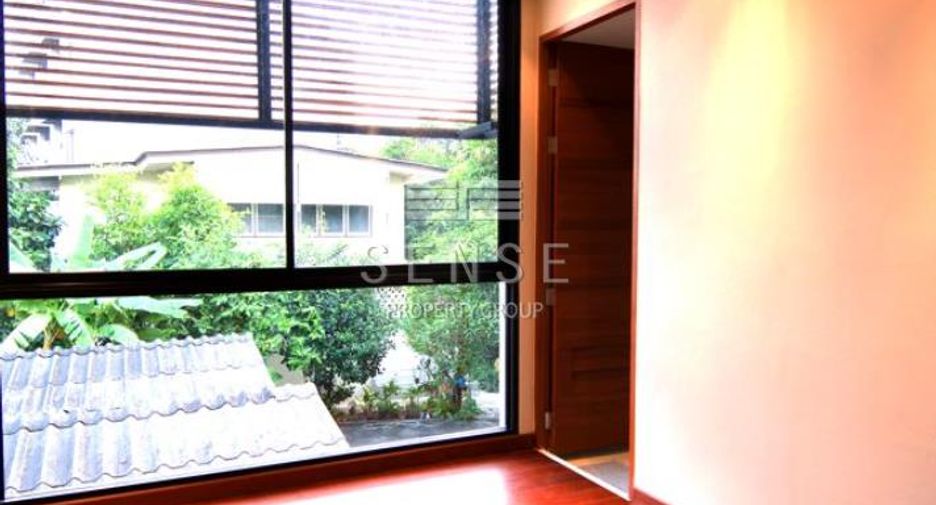For rent 4 bedrooms house in Khlong Toei, Bangkok