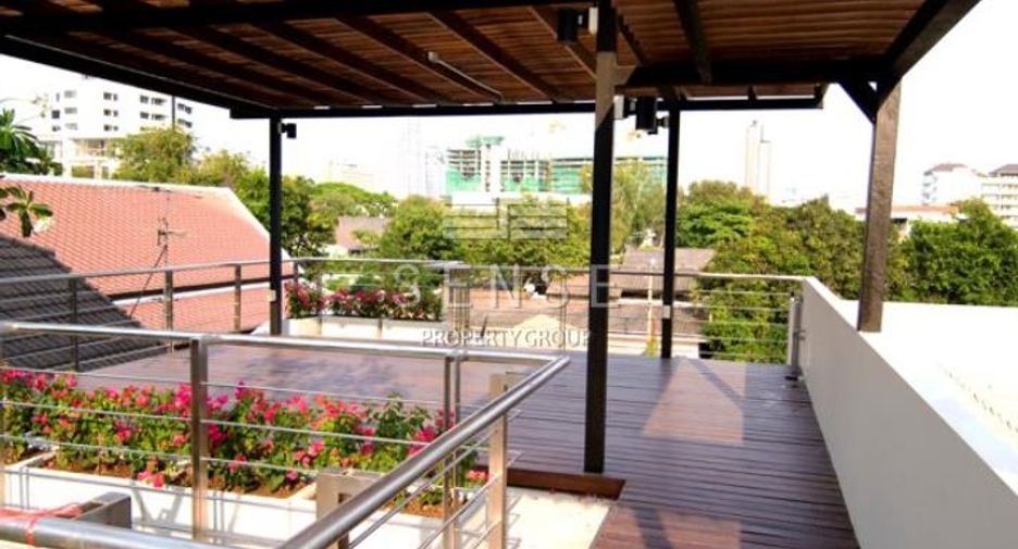 For rent 4 bedrooms house in Khlong Toei, Bangkok