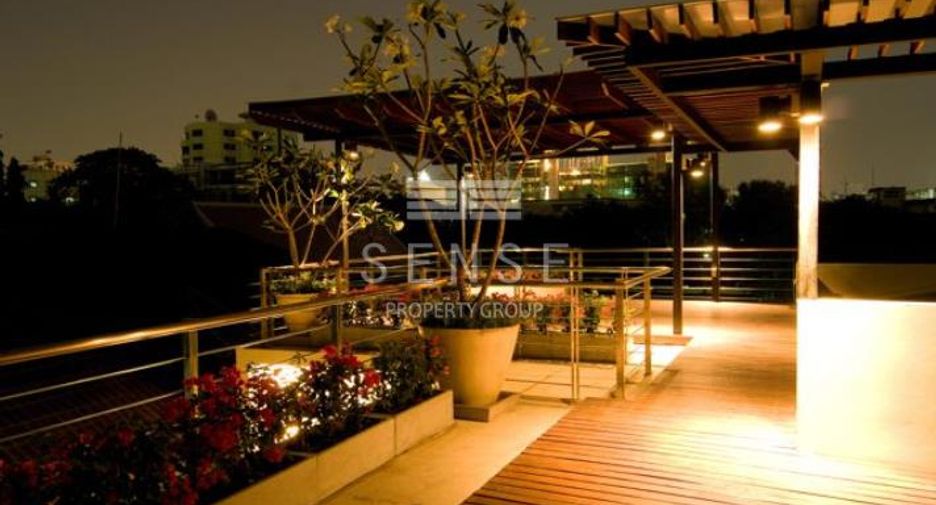 For rent 4 bedrooms house in Khlong Toei, Bangkok