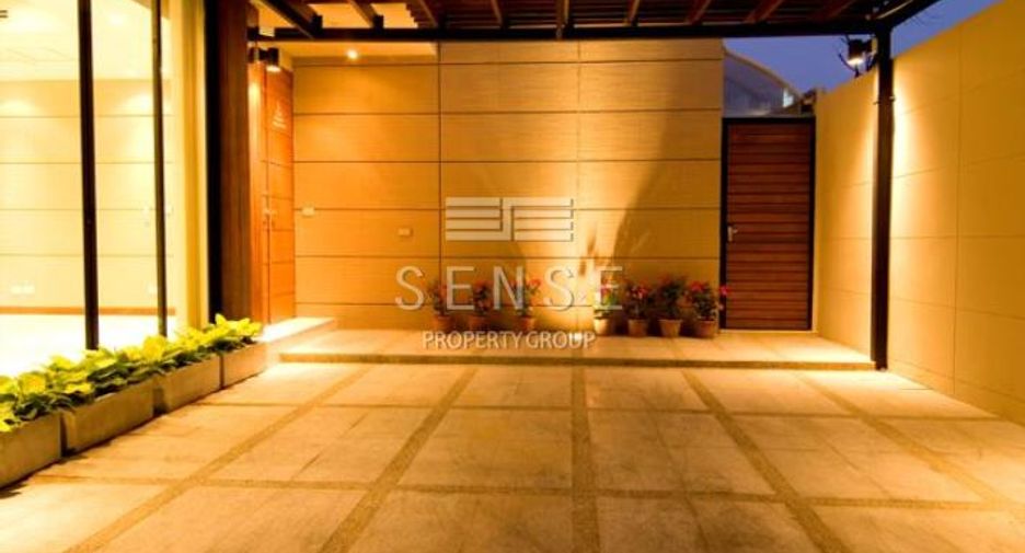 For rent 4 bedrooms house in Khlong Toei, Bangkok